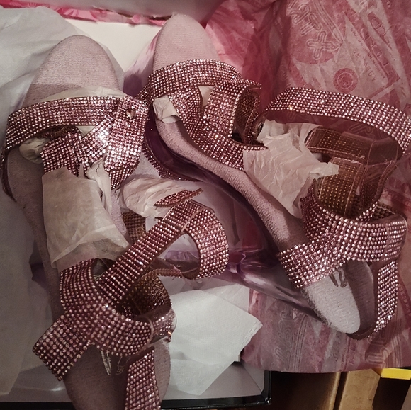 YRU Xtra Qrystal Tip Me Lavender Heels - Picture 3 of 10